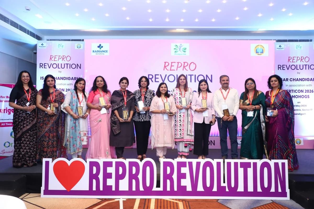 Dr. Ratika Jindal with faculty at Repro Revolution, ISAR Chandigarh × FERTICON 2026